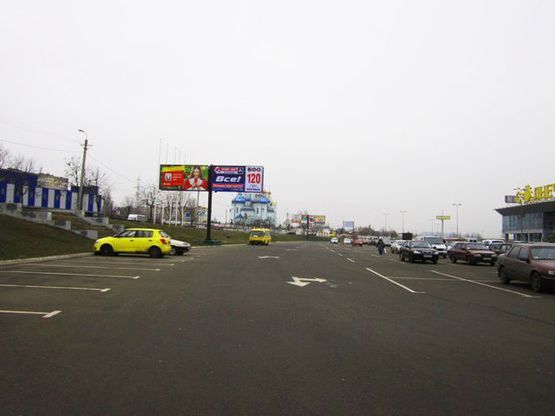 Фото рекламної площини за адресою 30 лет Победы пл., 1, стоянка Солнечная галерея, с\м "ОКЕЙ"