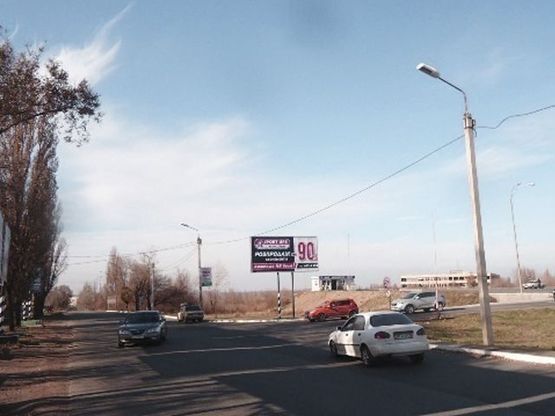 Фото рекламной плоскости по адресу Быкова ул., 33, (ТЦ "Эпицентр"), въезд на стоянку ТЦ "Эпицентр"