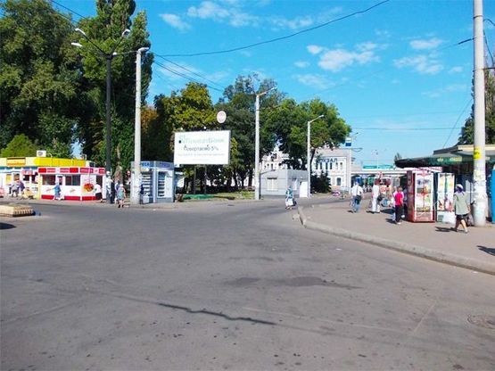 Фото рекламной плоскости по адресу Железнодорожников ул., 17 - Башкирская ул., (Ж-Д Вокзал ст. "Кривой Рог - Главная", конечная  МТС)