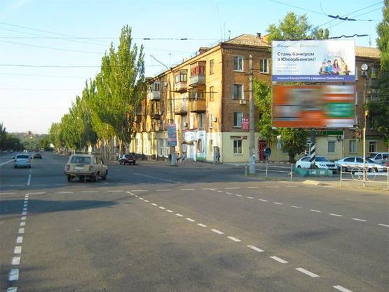 Фото рекламной плоскости по адресу Фукса ул., Пионер, развлекательный центр, направление от  173 кв.