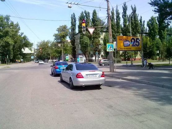 Фото рекламної площини за адресою Матусевича ул., 12 - Костенко ул., (ПриватБанк, КТУ, цирк), напраление к Гагарина пр.