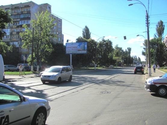 Фото рекламной плоскости по адресу Кирилловская ул. (Фрунзе ул.) - ул. Хвойки В., (ОщадБанк, Библиотека им. О.Копиленка, стадион "Спартак", СШ№114), направ. ул. О.Телиги