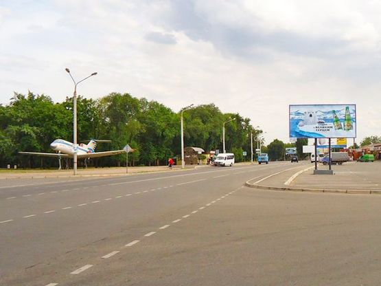 Фото рекламной плоскости по адресу Куприна ул., 15, (рынок "Смычка"), направление к  Освобождения пл.