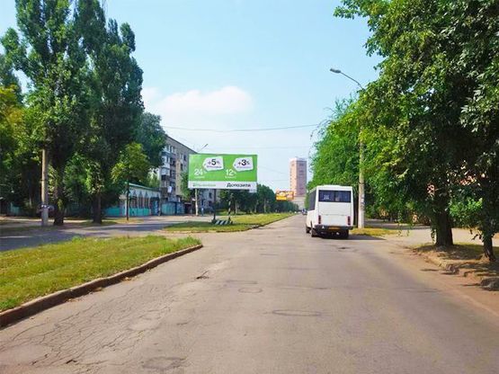 Фото рекламної площини за адресою Ватутина ул., 23, разделитель, ("ПриватБанк", шахтауправление), на ст. Роковатая