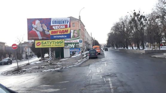 Фото рекламной плоскости по адресу м. Умань, вул. Гайдамацька, навпроти будинку 32