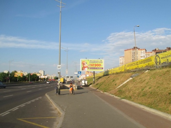 Фото рекламної площини за адресою пр.Бажана,16 (ст.м.Позняки, ТЦ Спортмастер)А призма грань-1