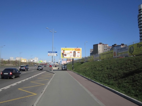 Фото рекламної площини за адресою пр.Бажана,16 (ст.м.Позняки, ТЦ Спортмастер)А призма грань-3