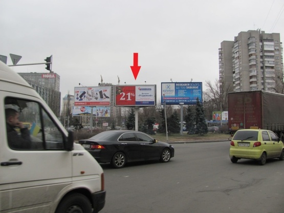 Фото рекламной плоскости по адресу Шептицького Митрополита Андрея ул. (Луначарського ул.) (ст. м.  Левобережная, сьезд с ул. Луначарского на Окипной Р. ул., рядом Макдональдс) призма