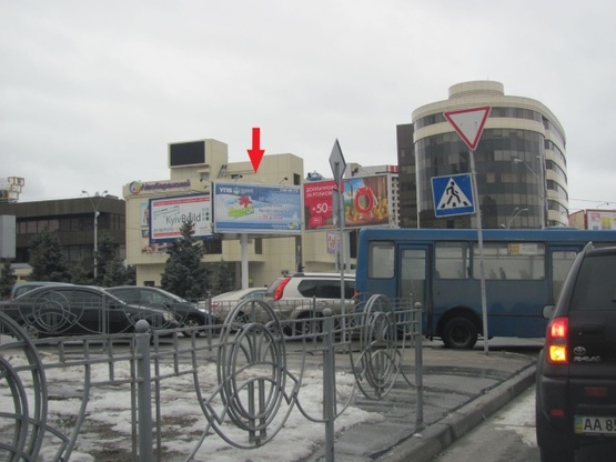 Фото рекламной плоскости по адресу Сверстюка Е. ул. (Расковой М. ул.) (ст. м.  Левобережная, сьезд с Расковой М.Митрополита Андрея Шептицького ул. (Луначарського ул.), рядом Макдональдс) призма