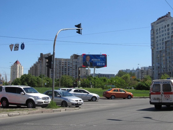 Фото рекламної площини за адресою Оболонский просп., (ст. м.  Минская, ТРЦ "Дрим Таун", сьезд с ул. М.Тимошенко на пл. Минскую)
