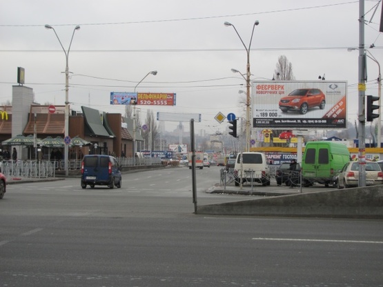 Фото рекламной плоскости по адресу Тульская пл., (ст. м.  Петровка, "Макдональдс", заправка ТНК, в сторону книжного рынка) призма