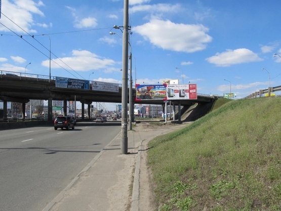 Фото рекламной плоскости по адресу Тульская пл. - Бандеры С. просп. (просп. Московский) , (АЗС "ТНК", ТЦ "Макрос" в сторону ул. О.Телиги), призма