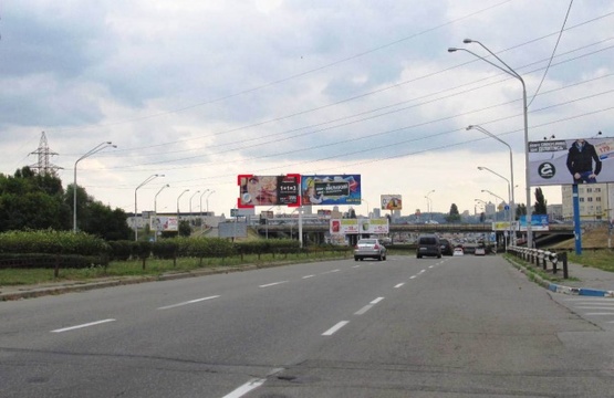 Фото рекламної площини за адресою Оболонский просп. - Богатырская ул. (заправка ТНК, на разделителе в сторону Московского просп.) 