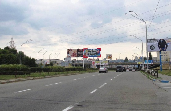 Фото рекламної площини за адресою Оболонский просп. - Богатырская ул. (заправка ТНК, на разделителе в сторону Московского просп.) 