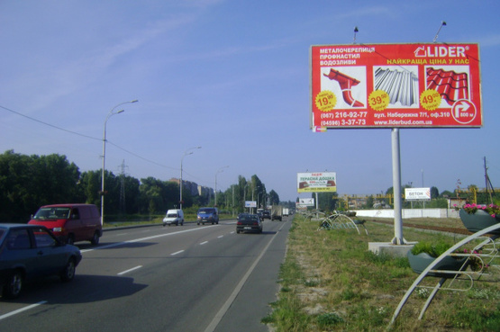 Фото рекламної площини за адресою Набережная, на стороне жд дороги,2-й от светофора, 250 м от ост Чайка из Киева