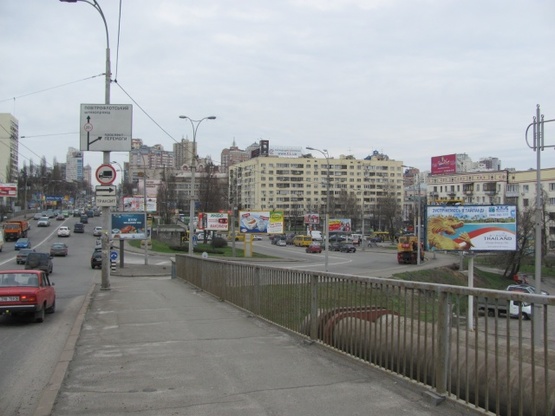 Фото рекламной плоскости по адресу Победы просп. - Воздухофлотский путепровод (пиццерия "Мамамия", сьезд с Воздухофлотского просп. на просп. Победы)