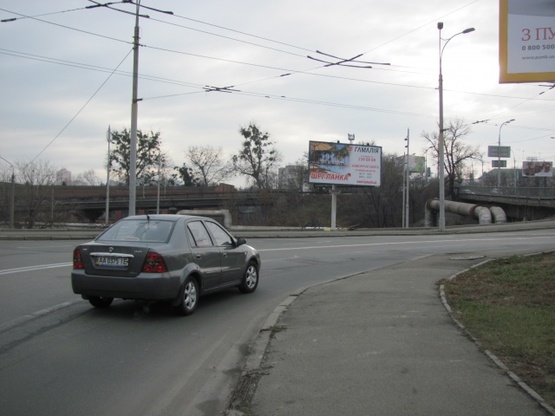 Фото рекламної площини за адресою Победы просп. - Воздухофлотский путепровод (пиццерия "Мамамия", сьезд с просп. Победы на ул. В.Черновола)