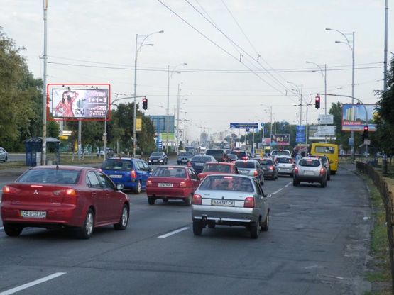 Фото рекламної площини за адресою Братиславская, 50 (светофор)