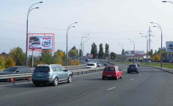 Фото рекламной плоскости по адресу Набережно-Рыбальская, напротив АЗС, напр. от Оболони