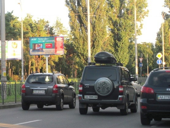 Фото рекламної площини за адресою Освободителей просп. - ул. Строителей (парк "Победа", поворот с ул. Строителей на просп. Освободителей)