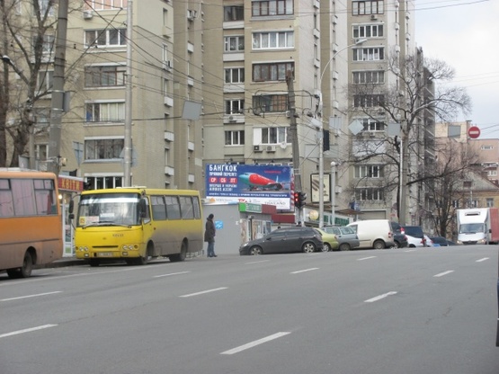 Фото рекламної площини за адресою Антоновича ул. (Горького), 124-128 (Владимирский рынок, Бюро судебных экспертиз Украины, "Приват Банк", 300м. к ст. м. Дворец Украина")