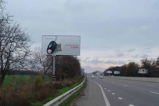 Фото рекламної площини за адресою Киевское (Ленинградское) шоссе из Киева (461+890) - развязка Клеверный мост