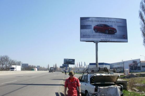 Фото рекламної площини за адресою Киевское (Ленинградское) шоссе в Одессу (463+250) - а/салон "Мерседес-центр", за "Новой Линией"