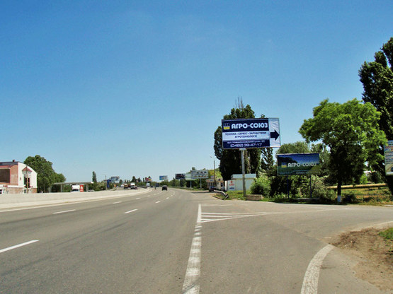 Фото рекламної площини за адресою Киевское (Ленинградское) шоссе из Киева (463+700) - «Мерседес - центр», в Одессу