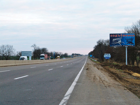 Фото рекламной плоскости по адресу Киев-Одесса.До Клеверного моста по направлению из Киева (456 + 800), 12,5 км до въезда