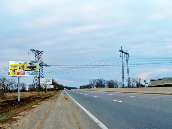 Фото рекламной плоскости по адресу Одесса-Киев. За Клеверным мостом (456 + 800) из Одессы, 12,5 км от КПП