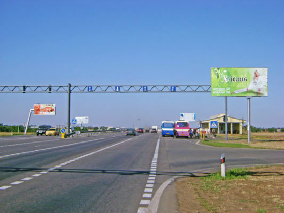 Фото рекламної площини за адресою Овидиопольская дорога -  поворот на промрынок "7км" (на светофоре), из города