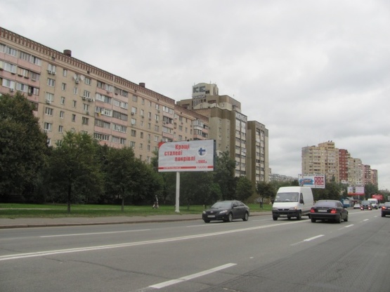 Фото рекламної площини за адресою Харьковское шоссе, 51-53 (Супер-маркет "Сильпо",Киевский городской БЦ, в направлении из центра города)