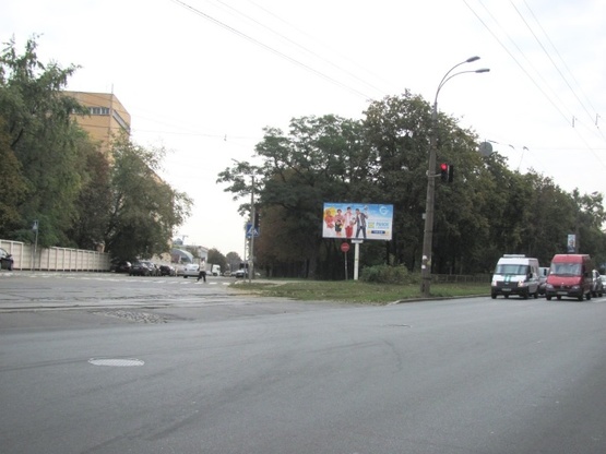 Фото рекламной плоскости по адресу Кирилловская ул. (Фрунзе ул.), 109/1 (Библиотека им. И.Франка, сьезд с Фрунзе ул. на Московский просп.)