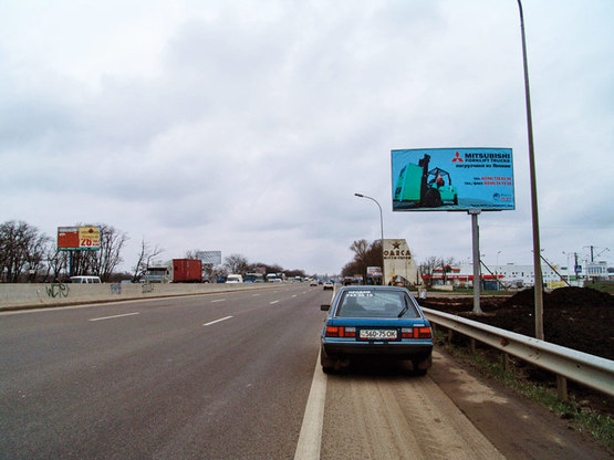 Фото рекламной плоскости по адресу Киевское (Ленинградское) шоссе  - гипермаркет «Новая линия»,  в Одессу, к "Мерседес-центру"
