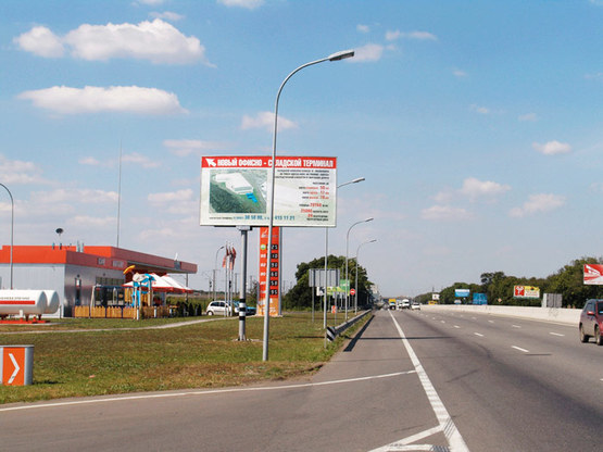 Фото рекламної площини за адресою Киевское (Ленинградское) шоссе - гипермаркет «Новая линия», движение из Одессы