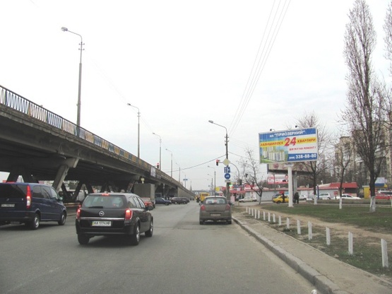 Фото рекламної площини за адресою Братиславская ул., 24 - ул. Ш.Алейхема, (рынок "Юность", Магазин "АТБ", в направлении просп. Ватутина Ген.), призма