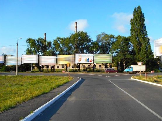 Фото рекламной плоскости по адресу Быкова ул., 31а, (ТЦ “Эпицентр”), выезд со стоянки