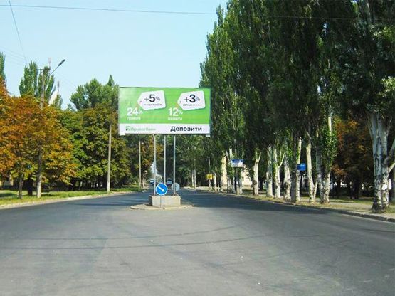 Фото рекламної площини за адресою Каховская ул. - Тбилисская ул., (разделитель), дв-е к Песочная ул.