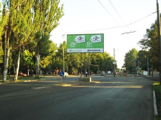 Фото рекламной плоскости по адресу Каховская ул. - Тбилисская ул., (разделитель), дв-е к ЮГОКу