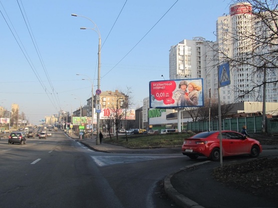 Фото рекламної площини за адресою Дружбы Народов бул., 14 (Novus, Новая Почта, в направлении моста Патона)