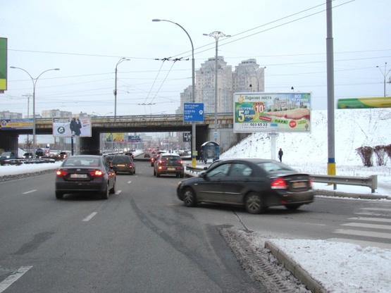 Фото рекламної площини за адресою Героев Сталинграда просп. - Московский мост (АЗС "Лукойл", сьезд с ул.Набережно-Рыбальской на просп. Героев Сталинграда)