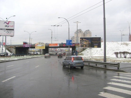 Фото рекламної площини за адресою Героев Сталинграда просп. - Московский мост (АЗС "Лукойл", сьезд с ул.Набережно-Рыбальской на просп. Героев Сталинграда)