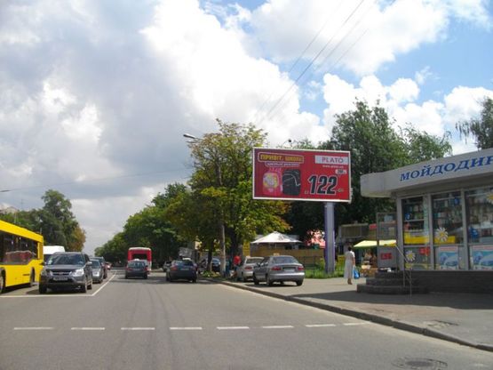 Фото рекламної площини за адресою ул.Дегтяревская,15,ул.Зоологическая на ст.м.Лукьяновка (на светофоре)
