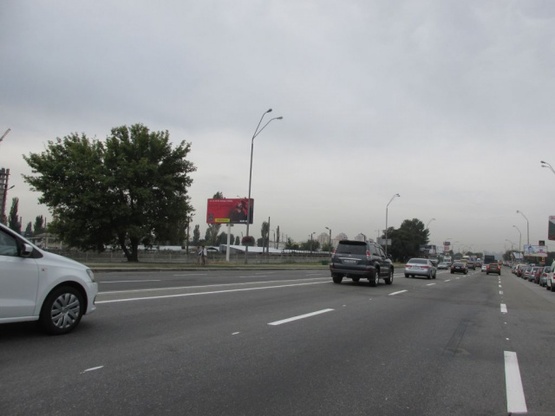 Фото рекламної площини за адресою Броварской просп. - ст. м.  Лесная (АЗС "ТНК", въезд в город)