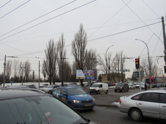 Фото рекламної площини за адресою Народного Ополчения ул./ ул. Эрнста (на светофоре), Академия внутренних дел, по направ. Жуляны