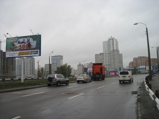Фото рекламной плоскости по адресу Бажана Н. просп., выезд на Днепровскую набережную (на разделителе), ст. м.  Осокорки, ТЦ "Аркадия", "KFC", Евробазар