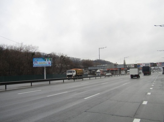 Фото рекламной плоскости по адресу Столичное шоссе, съезд с Чапаевского шоссе,100м перед АЗС "Укрнафта", направление в центр