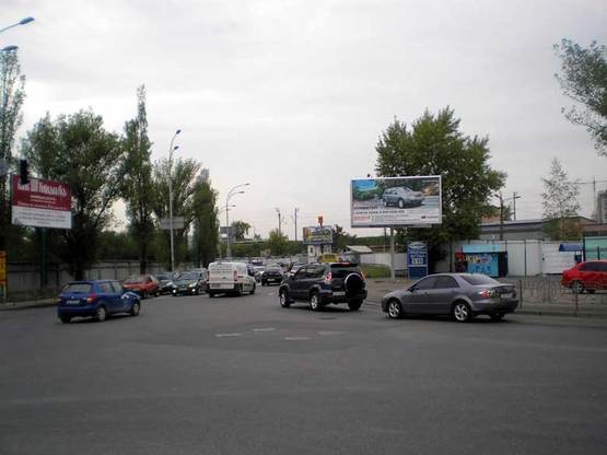 Фото рекламной плоскости по адресу ул.Электриков, на светофоре, поворот  на концерн "Укрпроминвест"