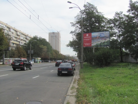 Фото рекламної площини за адресою Правды просп., 94 (маркет "Фора", ОщадБанк, Библиотека им. А.Головка ), направ. в центр