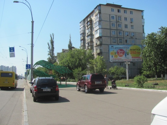 Фото рекламной плоскости по адресу Перова бул., 13 (маркет "Фора", Библиотека им. П.М.Буйка, магазин "MOYO", направление к Броварскому просп.)